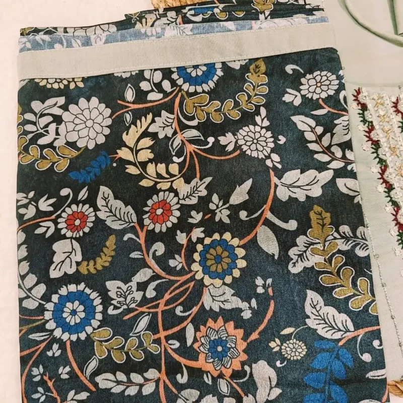 Embroidered kurta set - Image 8