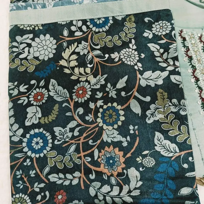 Embroidered kurta set - Image 11