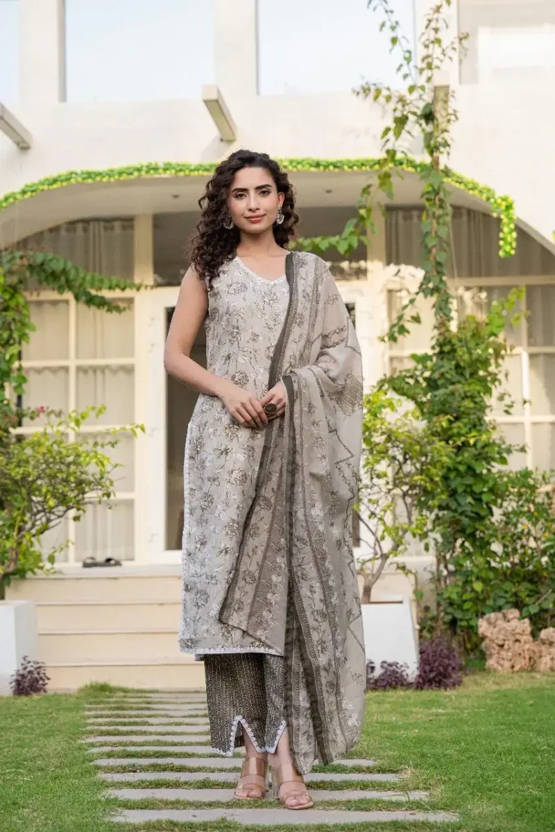 Clay colored floral printed sleeveless straight kurti with pant and dupatta - Image 8