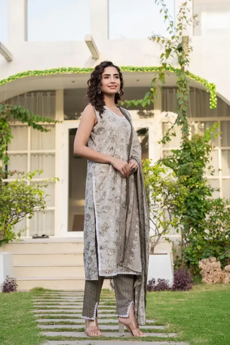 Clay colored floral printed sleeveless straight kurti with pant and dupatta - Image 7